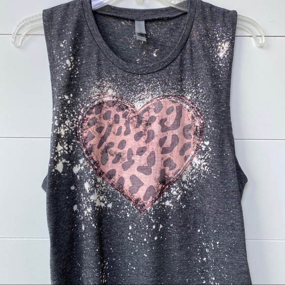 Leopard heart distressed graphic tee muscle tank - Picture 2 of 8